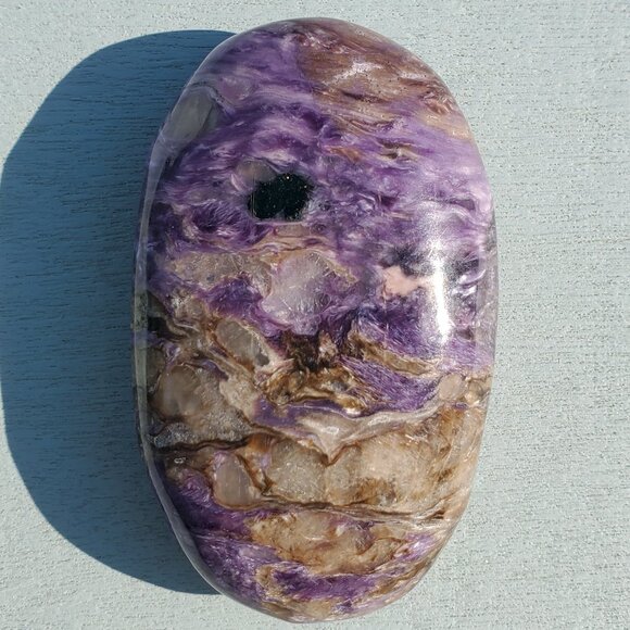 Charoite Oval Palm Stone from Syberia (B1) - Picture 3 of 4